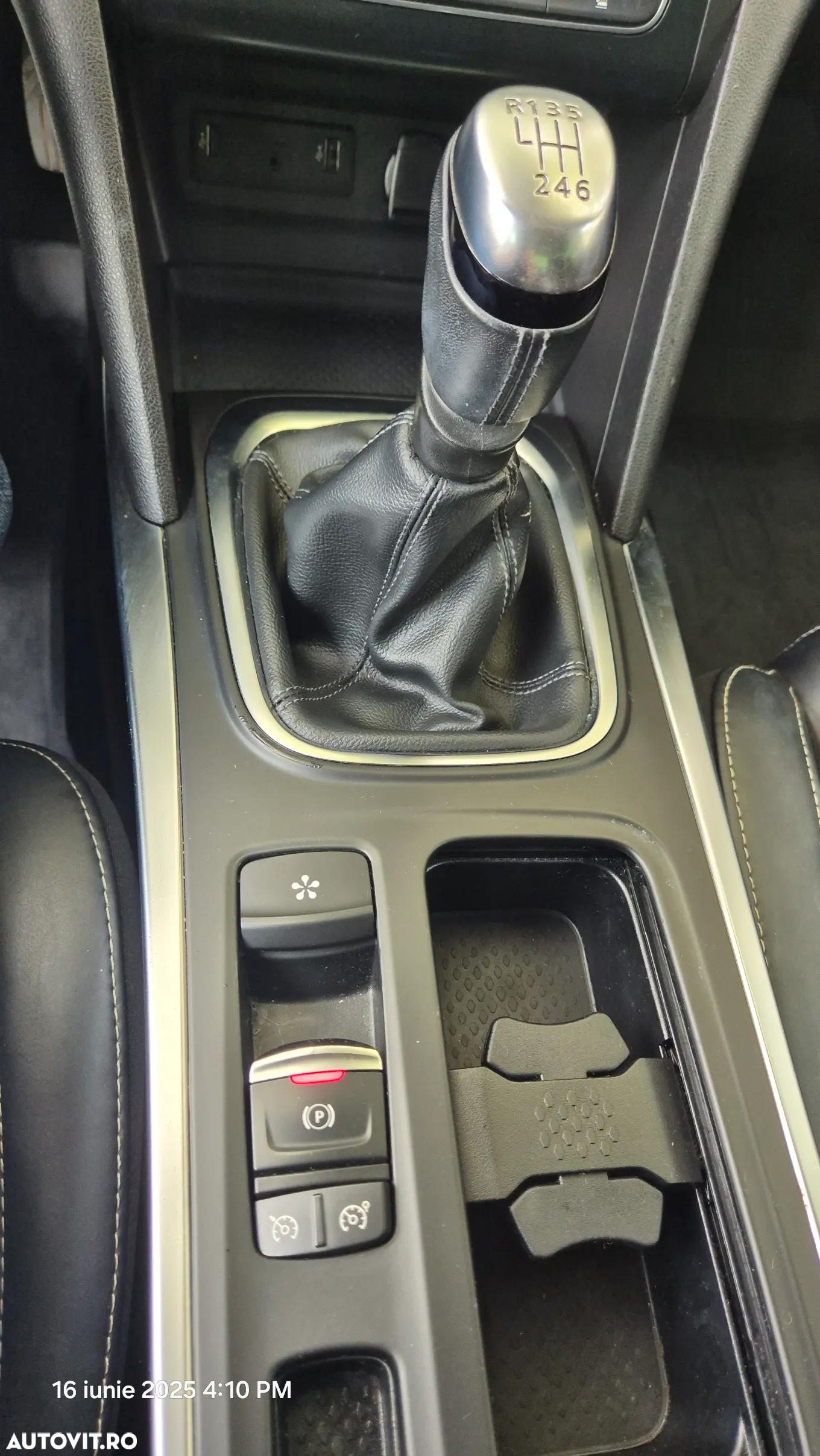 Renault Megane TCE 140 Techno - 11