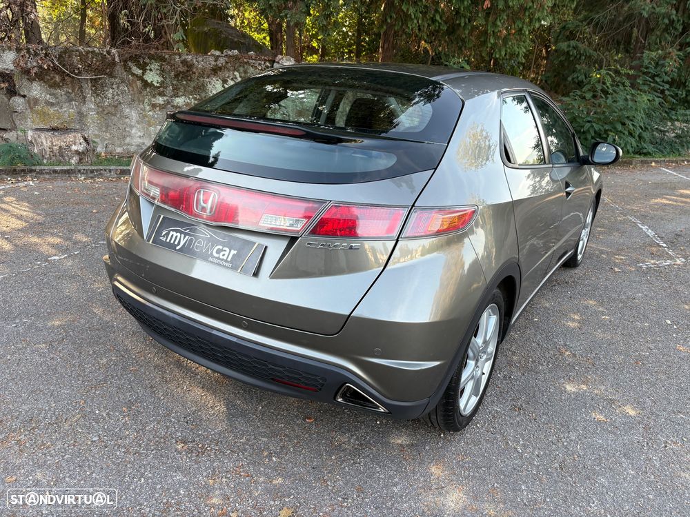 Honda Civic 1.6 ES Exclusive Hi-Tech - 18