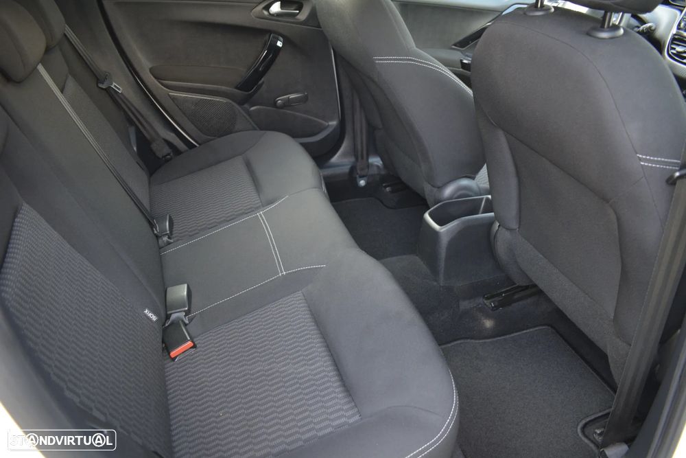 Peugeot 208 1.2 PureTech Style - 15
