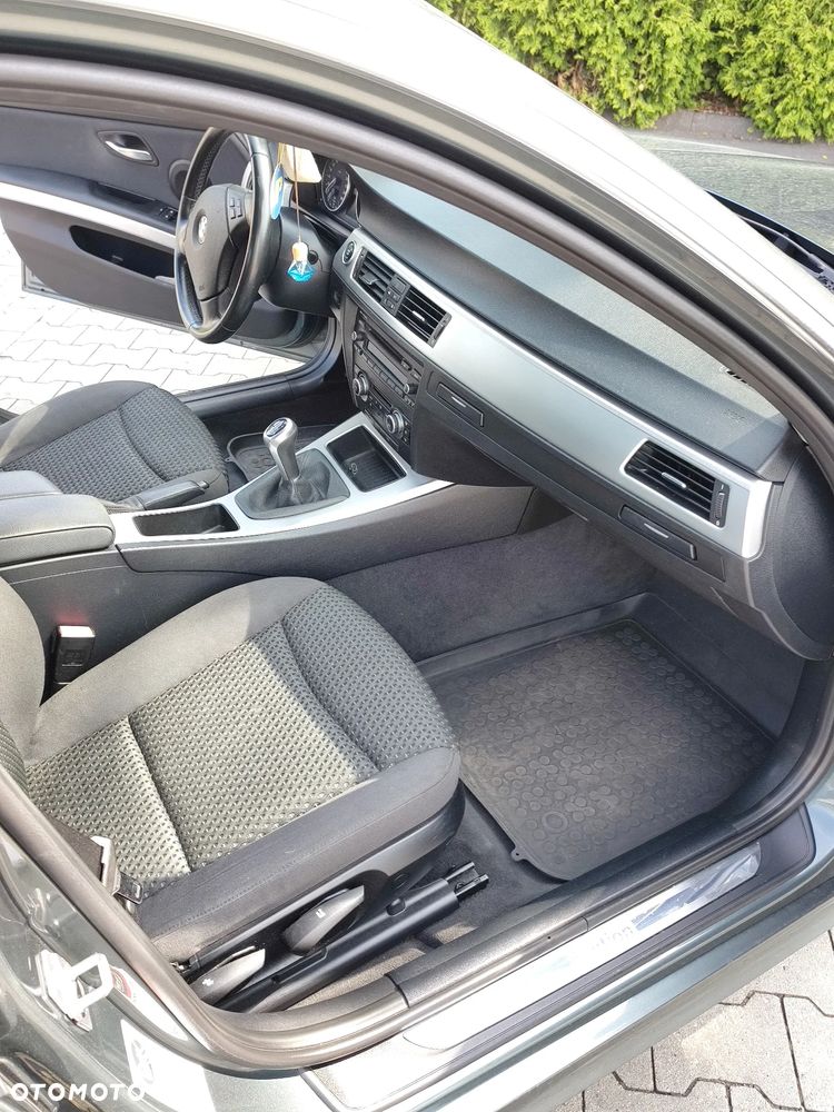 BMW Seria 3 318d - 11