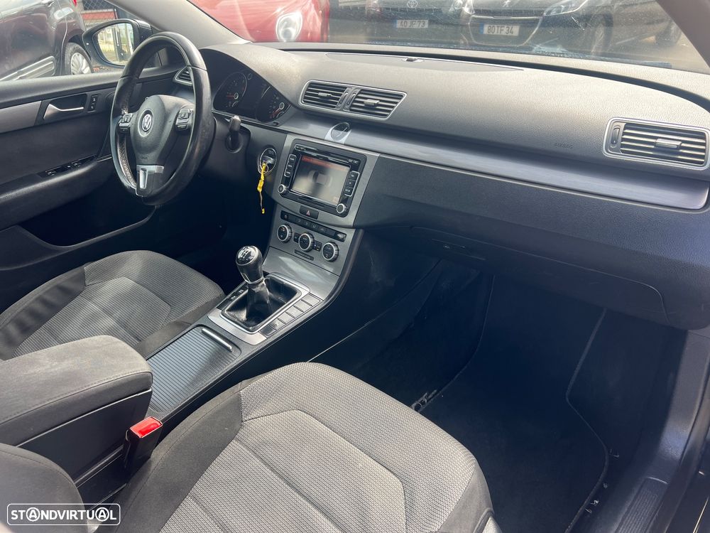 VW Passat 1.6 TDI Confortline - 31