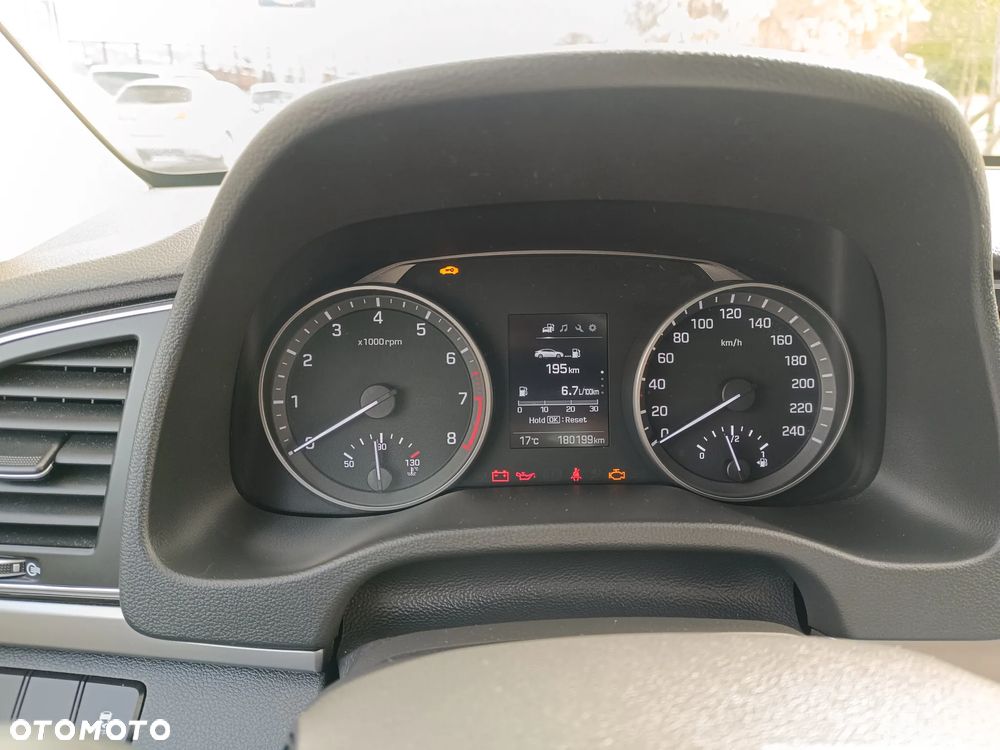 Hyundai Elantra 1.6 Comfort - 10
