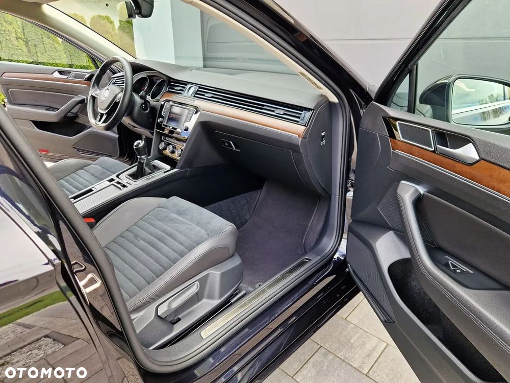 Volkswagen Passat 2.0 TDI (BlueMotion Technology) Highline - 19