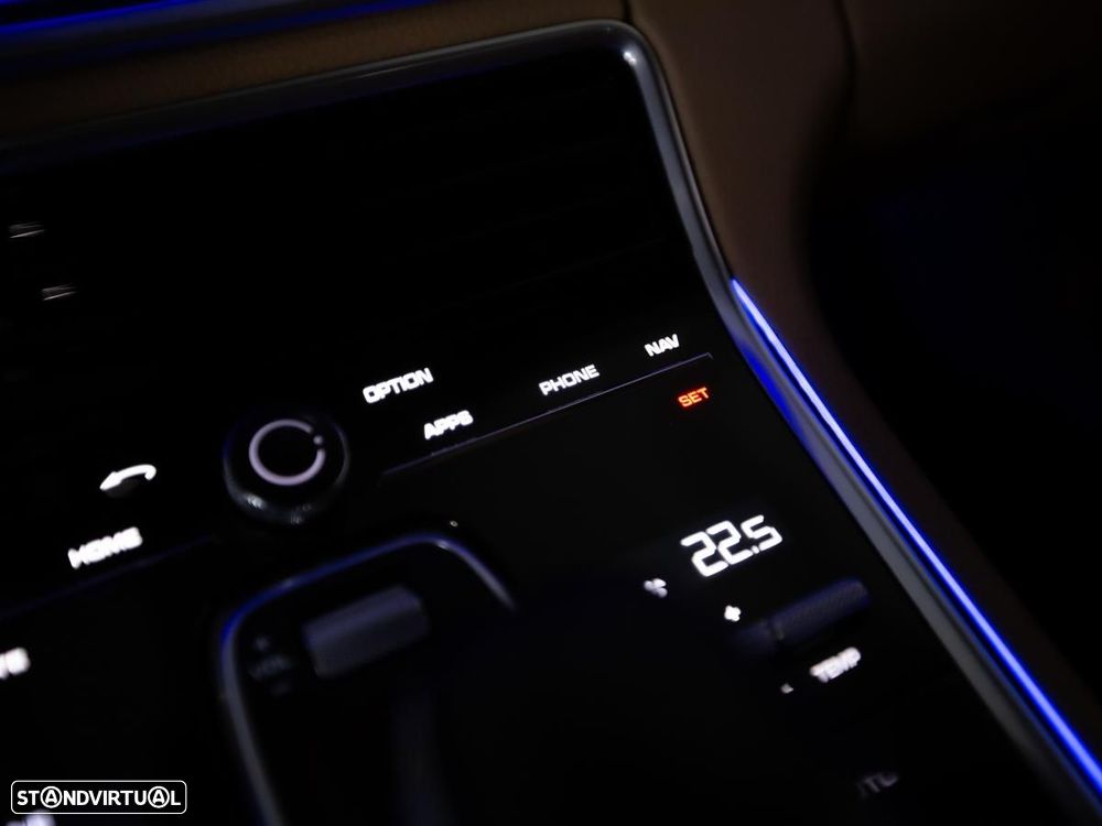 Porsche Panamera Sport Turismo - 34