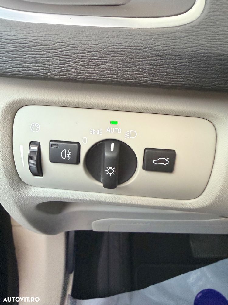 Volvo V40 D3 Geartronic Momentum - 22