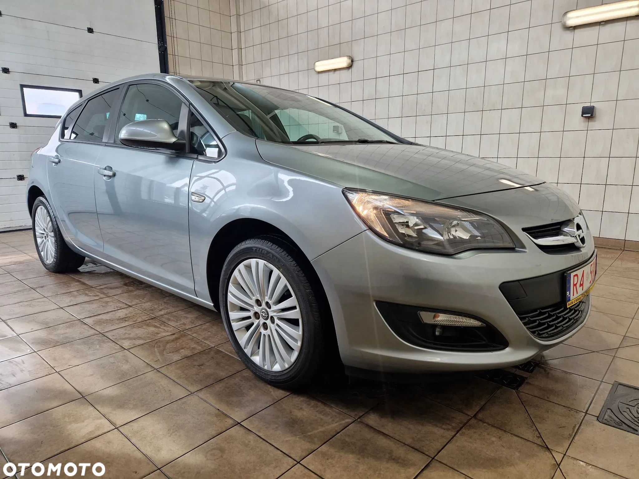 Opel Astra 1.4 Turbo Color Edition - 4