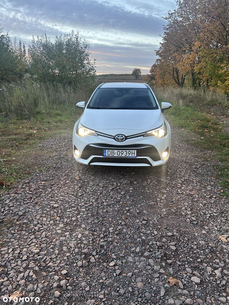 Toyota Avensis 2016 photo 2