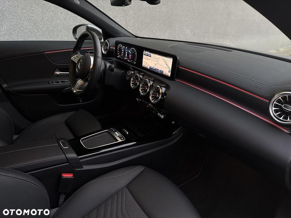 Mercedes-Benz CLA 180 Progressive 7G-DCT - 17