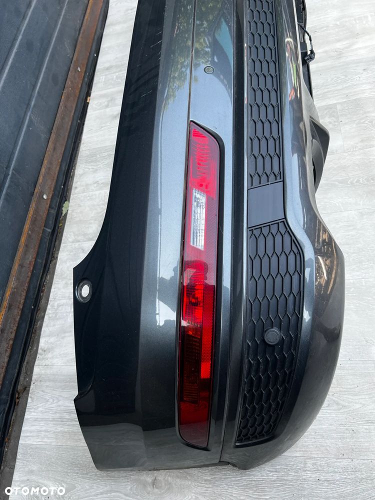 Q3 8U LIFT S-LINE ZDERZAK TYŁ TYLNY LX7R PDC ** - 2