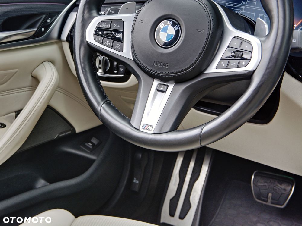 BMW Seria 5 540i xDrive - 15