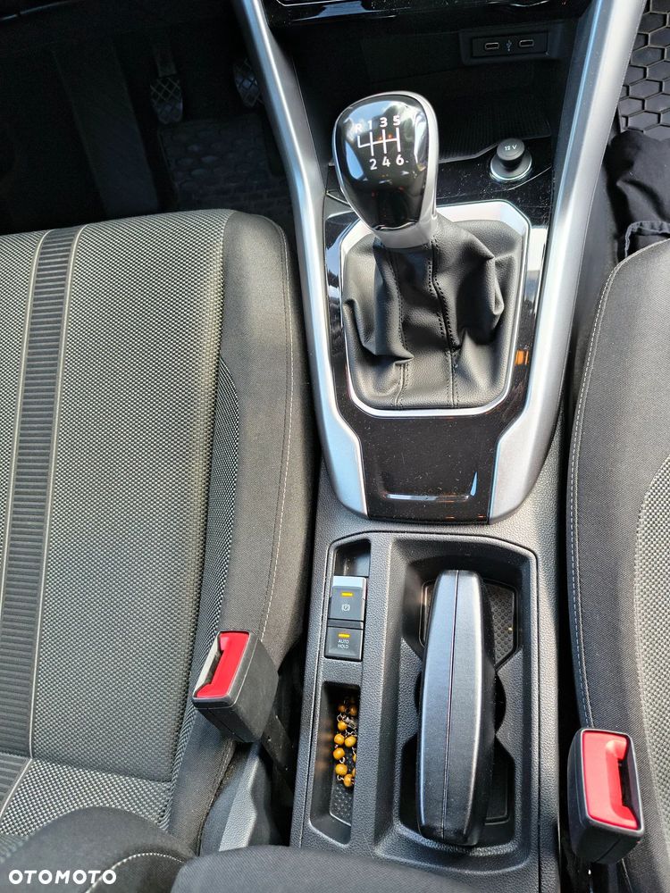 Volkswagen T-Roc ver-1-5-tsi-life - 12