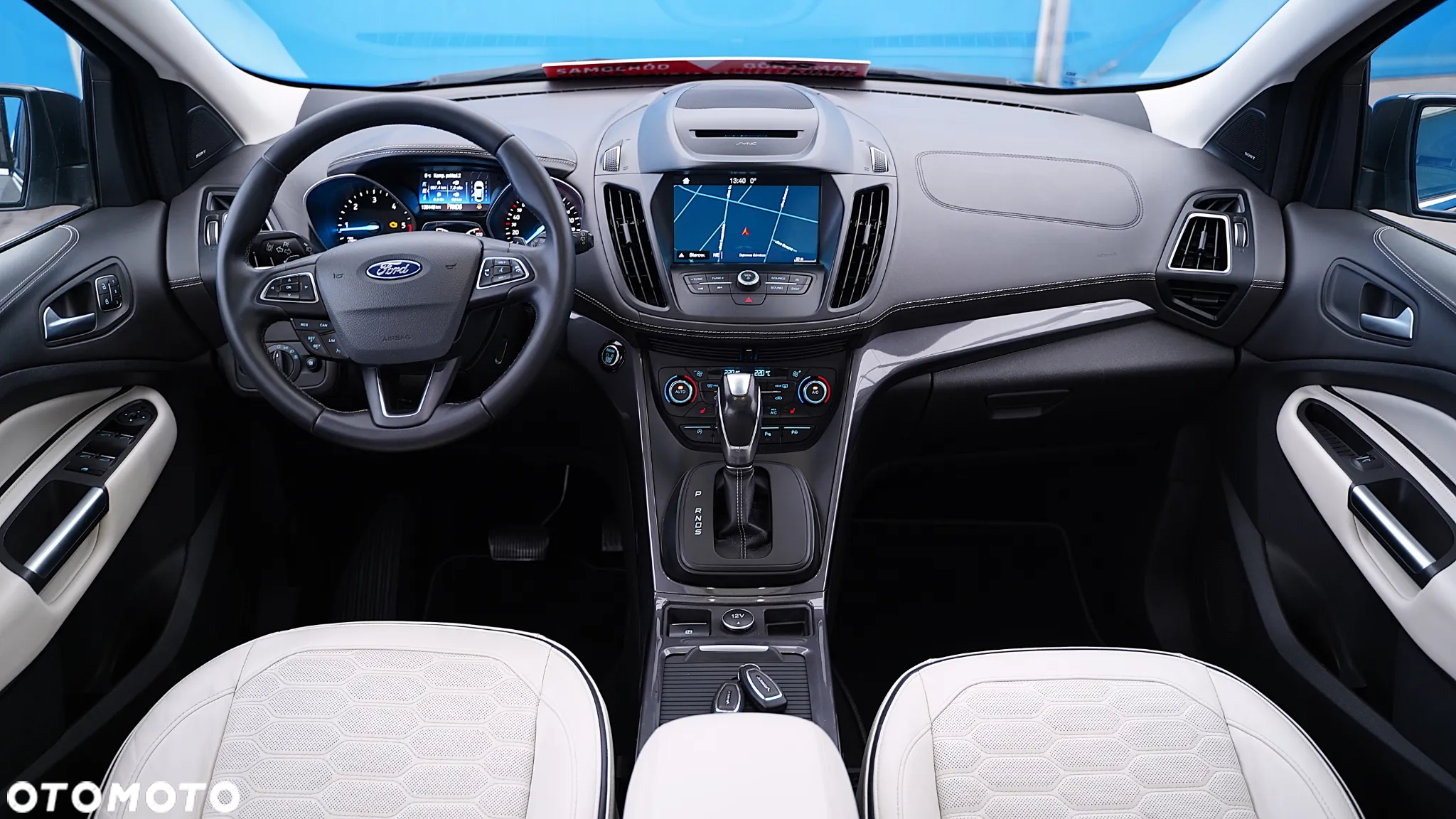 Ford Kuga 2.0 TDCi 4x4 Vignale - 24