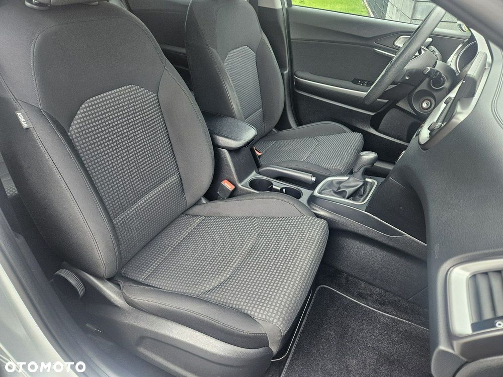 Kia Ceed - 13