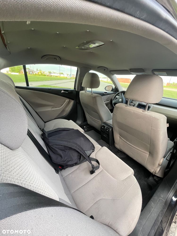 Volkswagen Passat 2.0 TDI Comfortline - 12