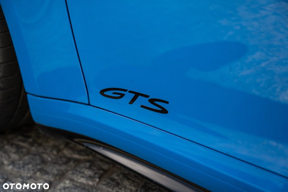 Porsche 911 Carrera 4 GTS - 35