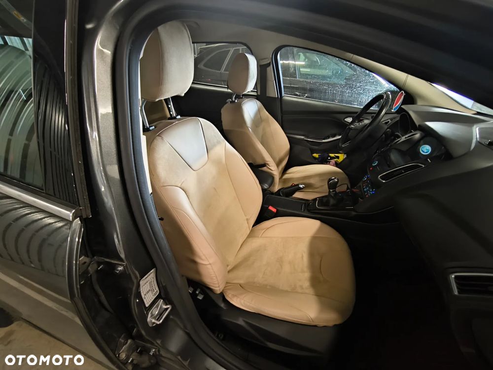 Ford Focus 1.6 FF Titanium - 6