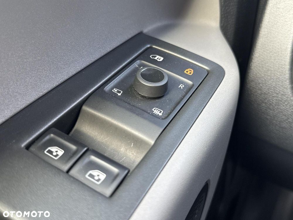 Volkswagen ID. Buzz Cargo 150 kW (204 PS) / skrzynia biegów: automatyczna 1 biegowa rozstaw osi: 2988 mm - 24