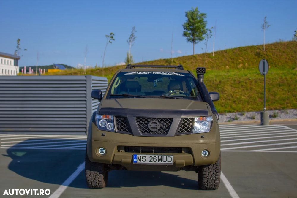 Nissan Pathfinder - 2