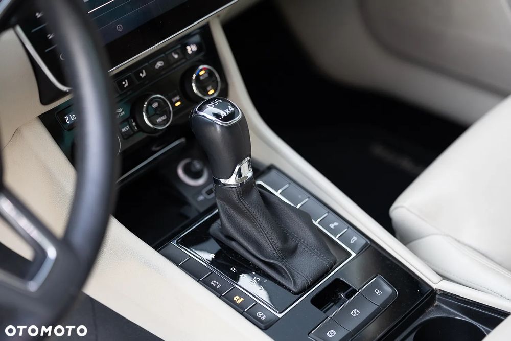 Skoda Superb 2.0 TDI SCR 4x4 L&K DSG - 17