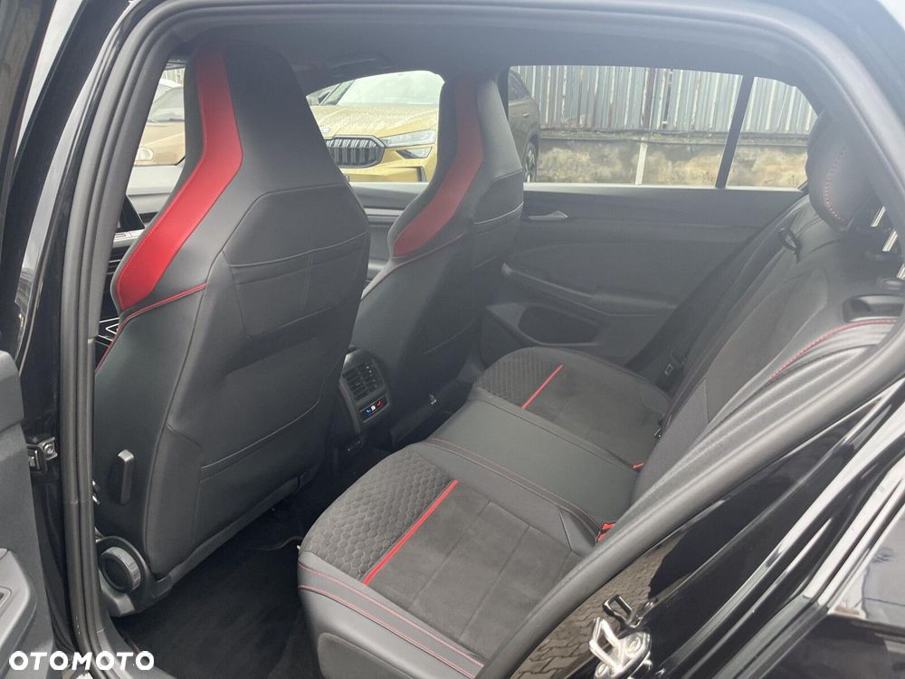 Volkswagen Golf - 35