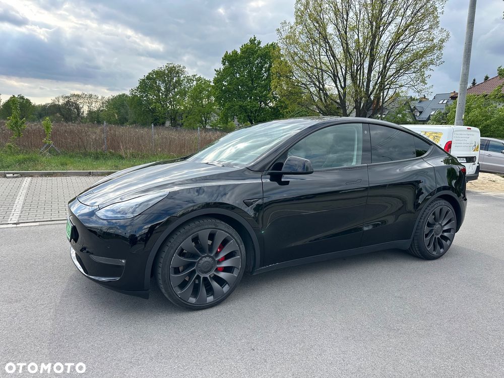 Tesla Model Y Performance AWD - 13