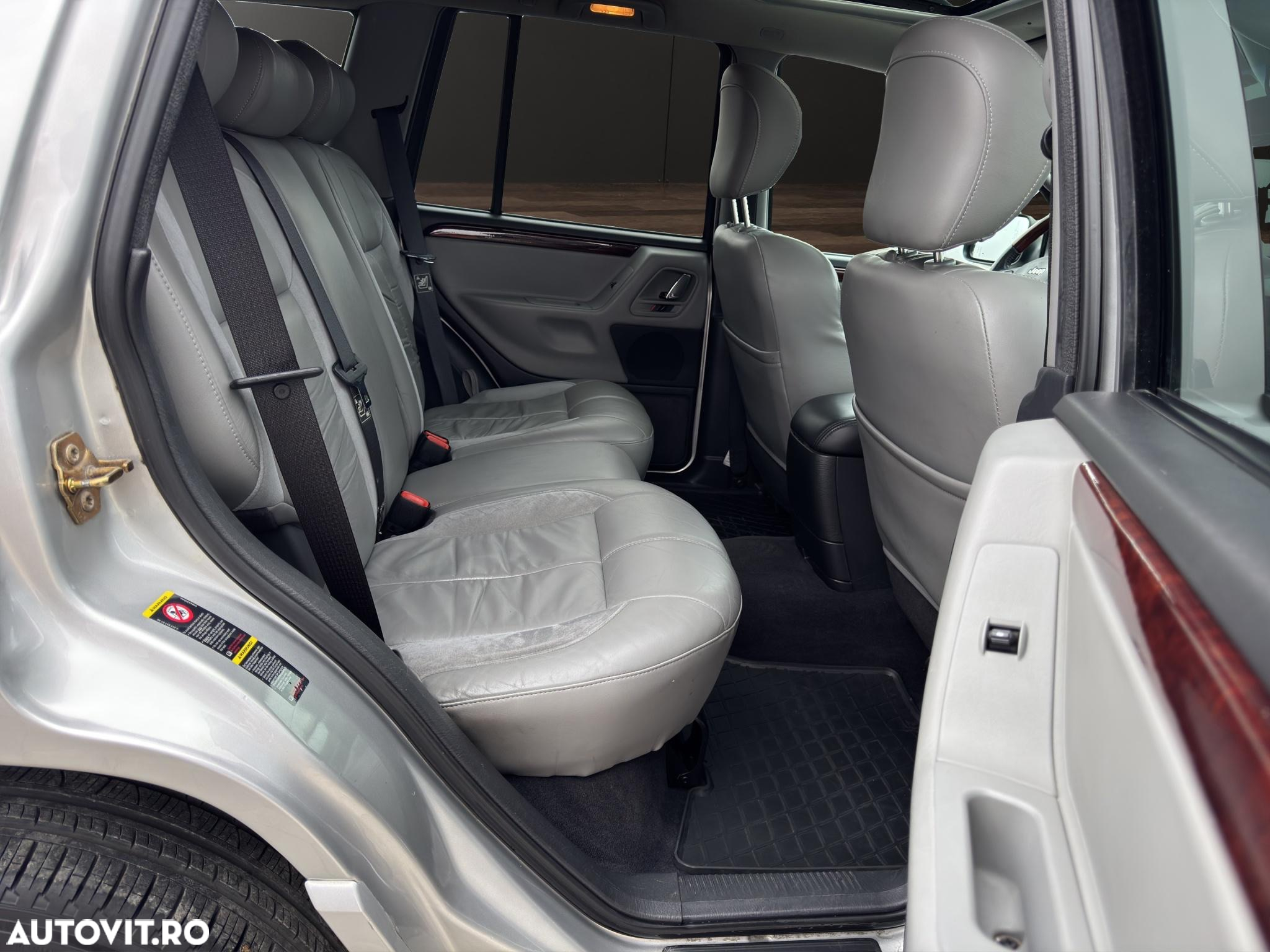 Jeep Grand Cherokee - 12