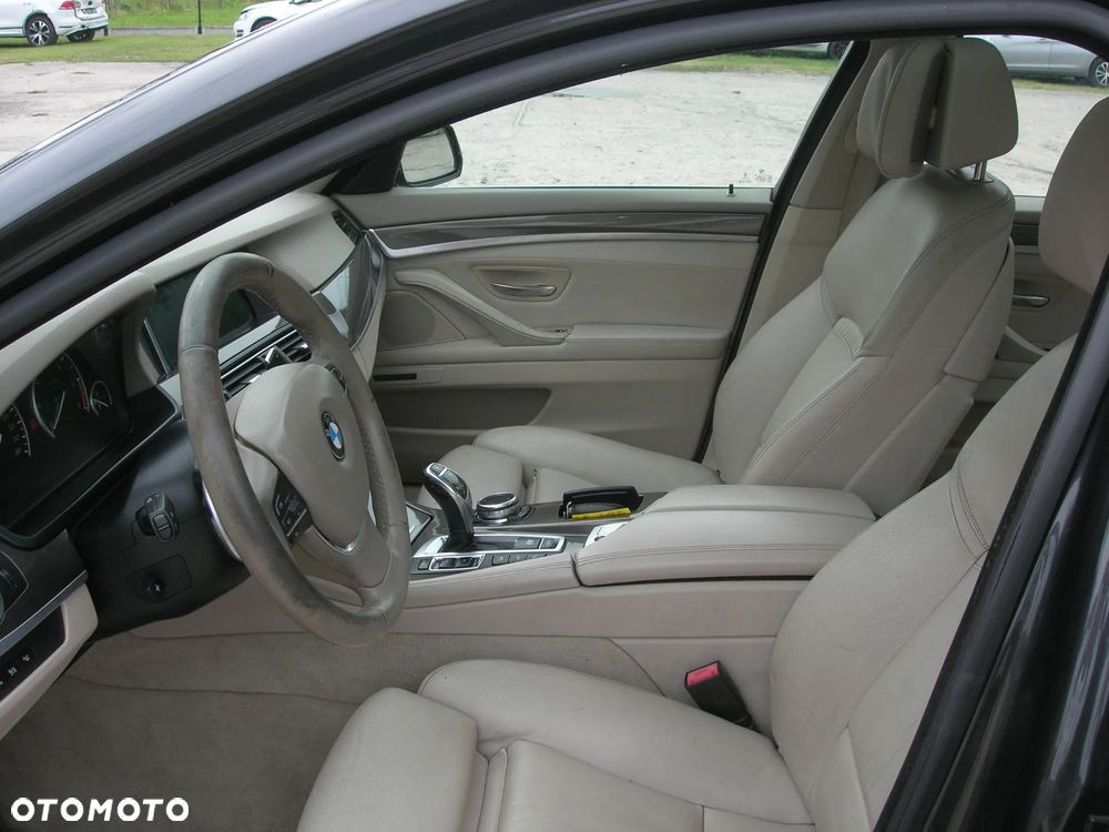 BMW Seria 5 525d xDrive Sport-Aut Luxury Line - 12