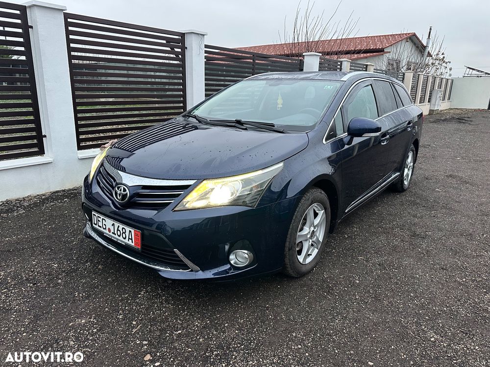 Toyota Avensis Combi 2.0 D-4D Comfort - 1
