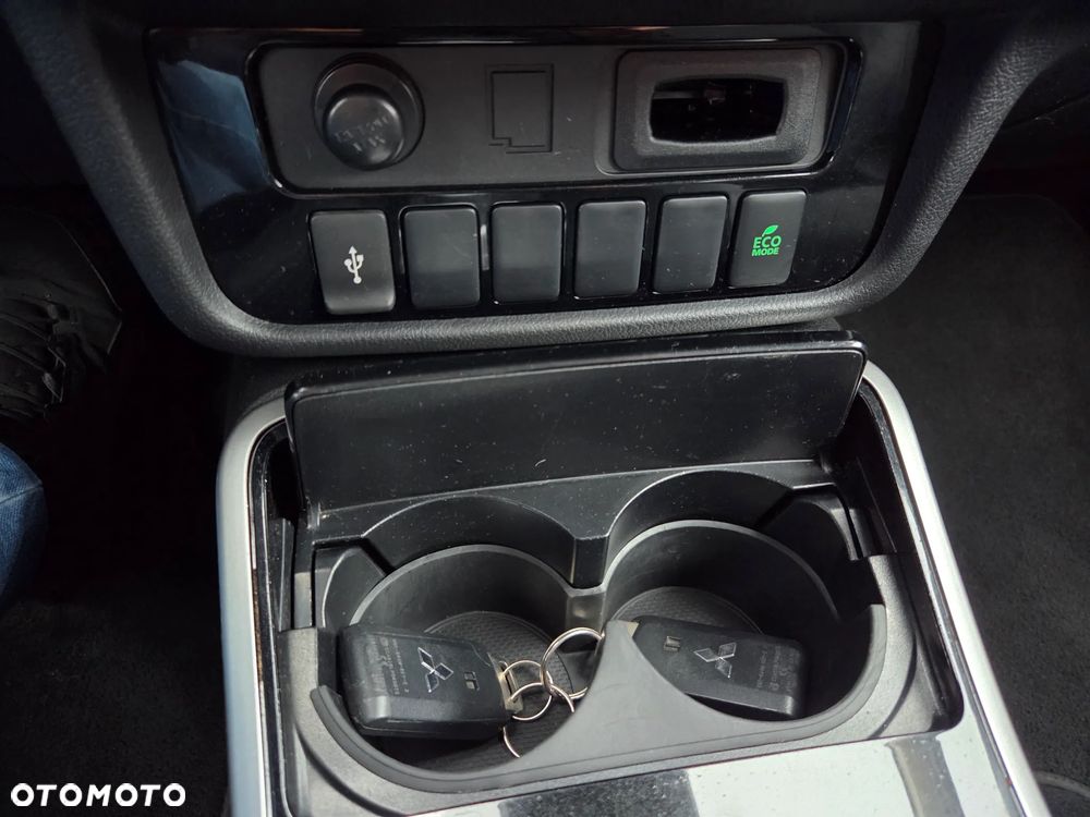 Mitsubishi Outlander - 27