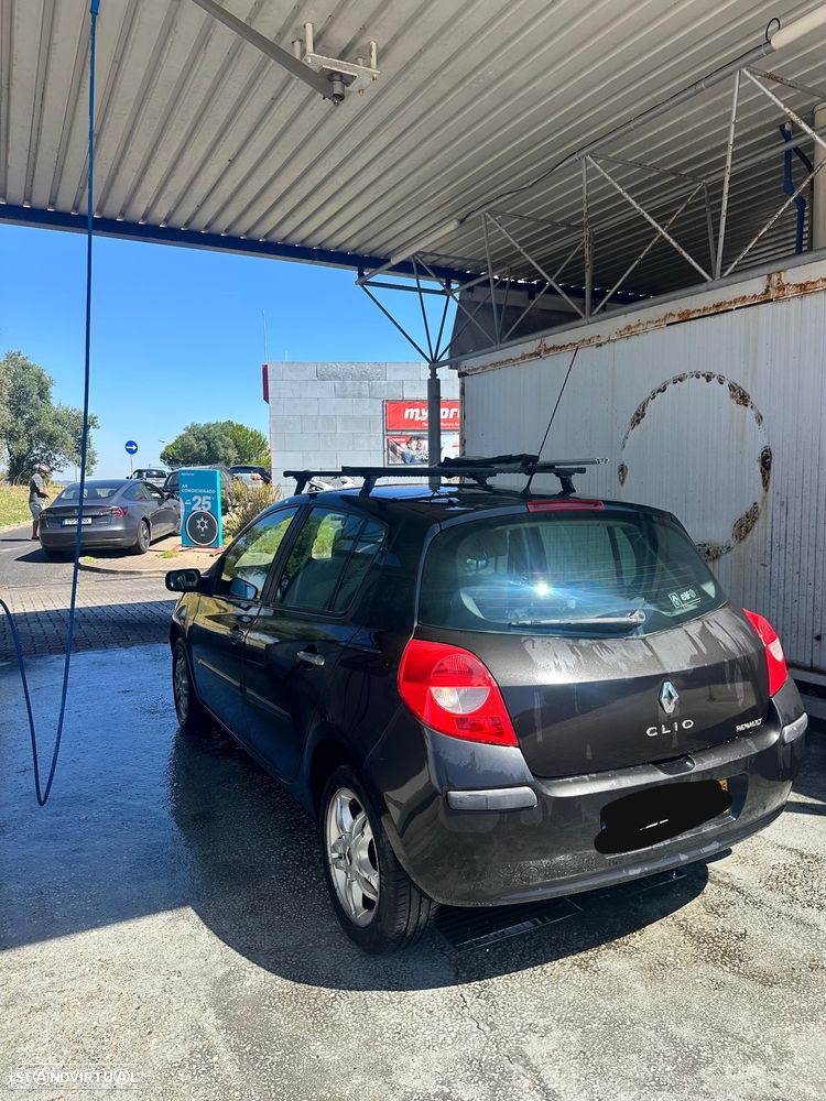 Renault Clio 1.2 16V Confort - 4