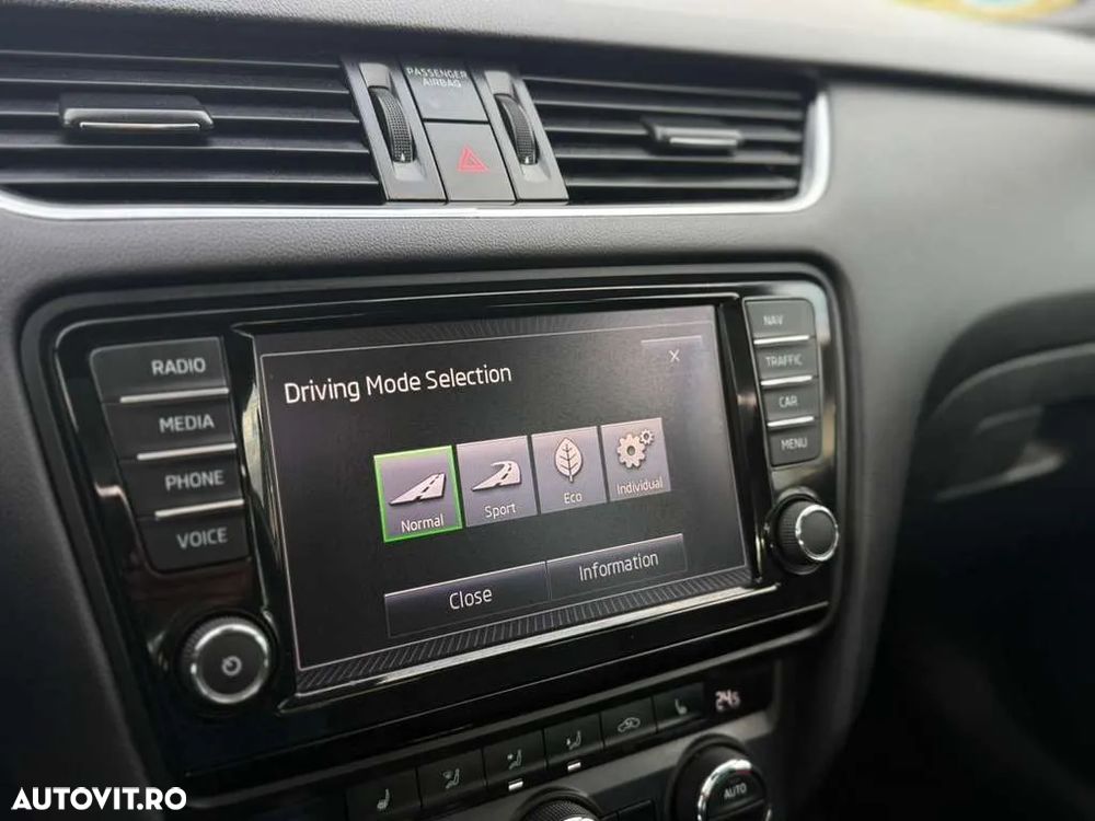 Skoda Octavia Combi 2.0 TDI (Green tec) DSG RS - 17