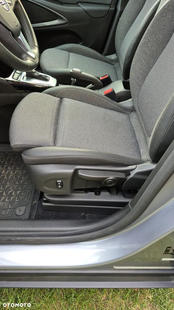 Opel Crossland X - 12