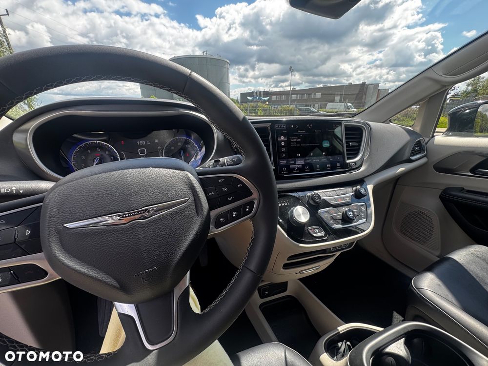 Chrysler Pacifica - 14