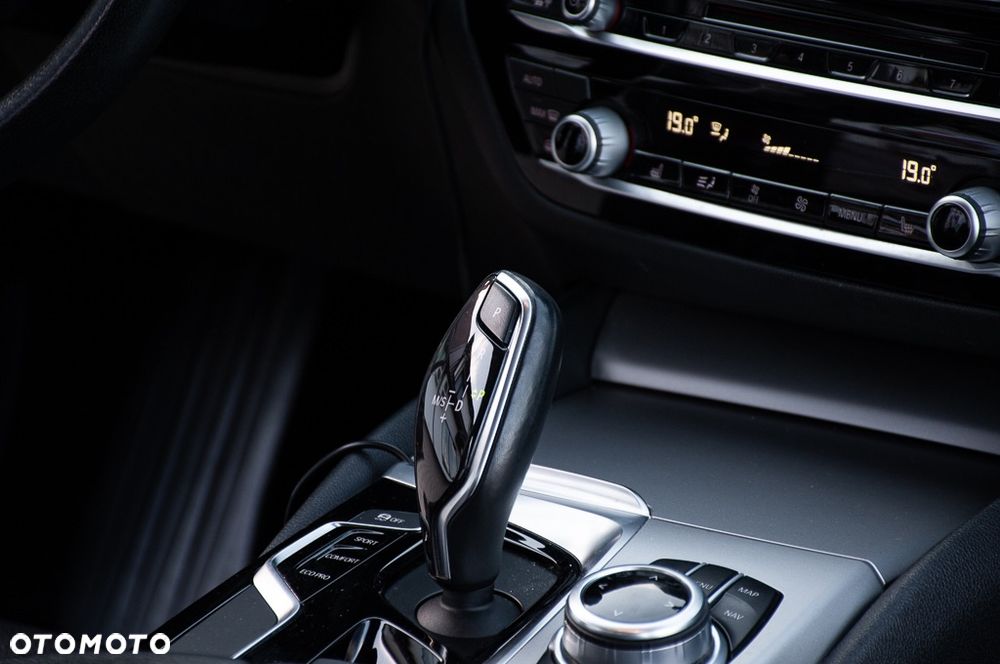 BMW Seria 5 520d Luxury Line - 25