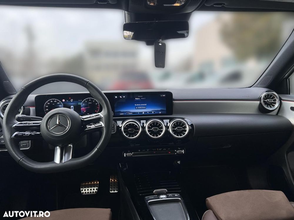 Mercedes-Benz A 200 Sedan MHEV 7G-DCT - 12