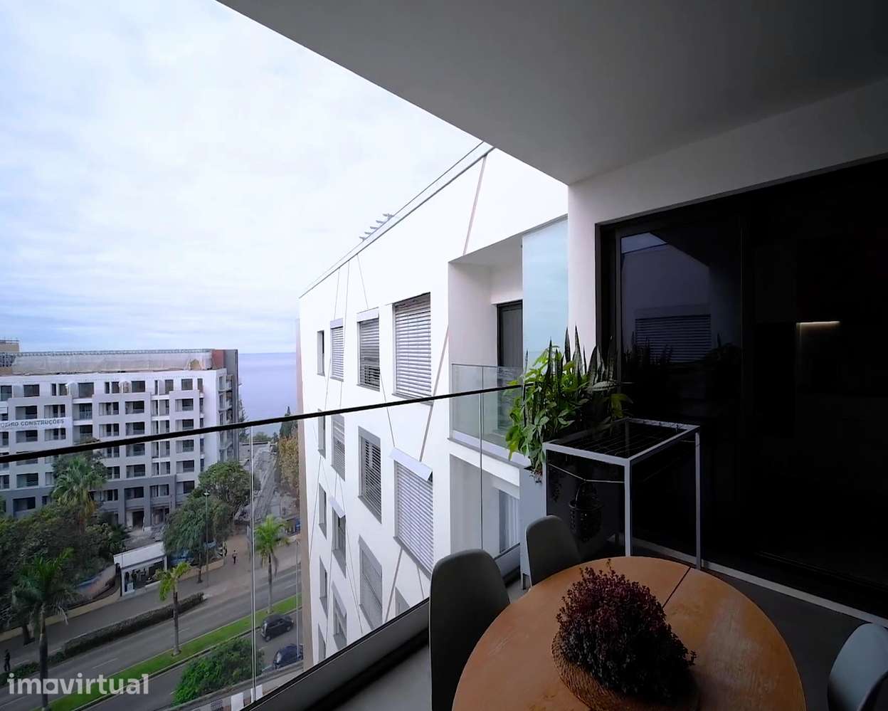 T2 com 2 casas de banho e garagem em São Martinho, Funchal - Grande imagem: 2/28