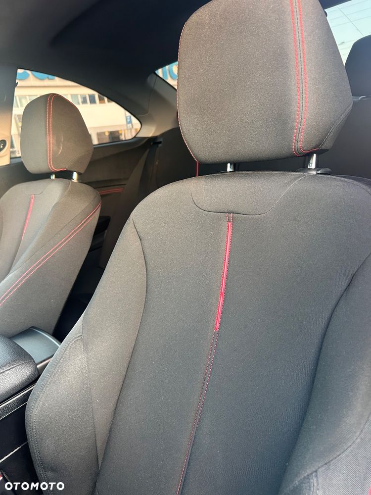 BMW Seria 2 218d - 11