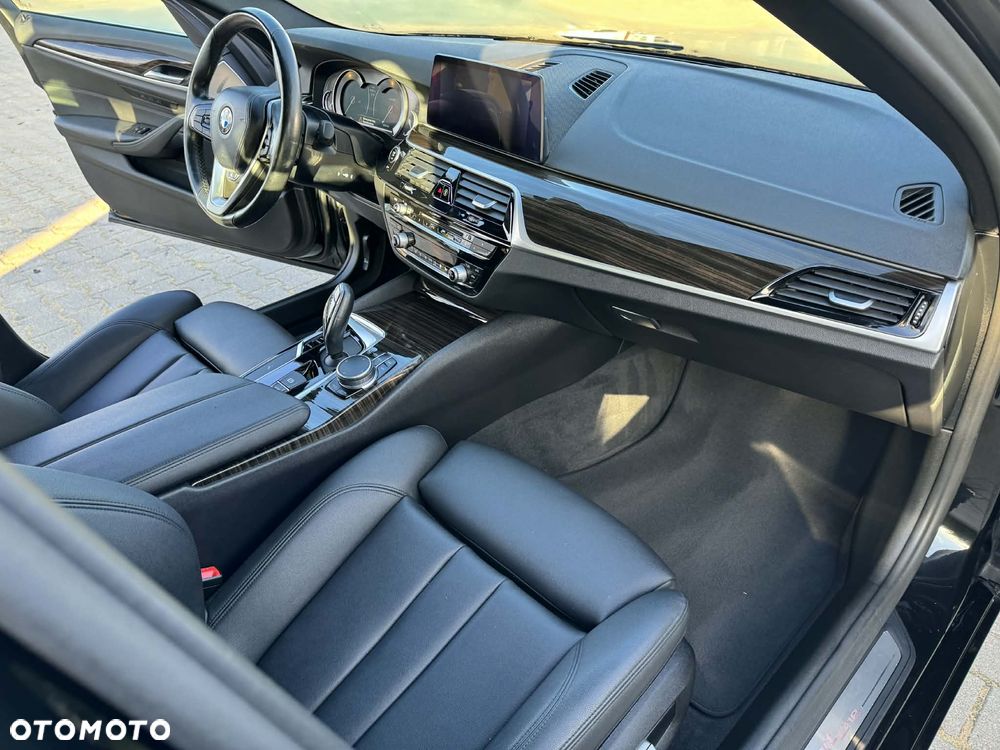 BMW Seria 5 530i Sport Line - 36