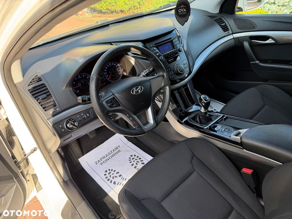 Hyundai i40 Kombi blue 1.6 Family - 13