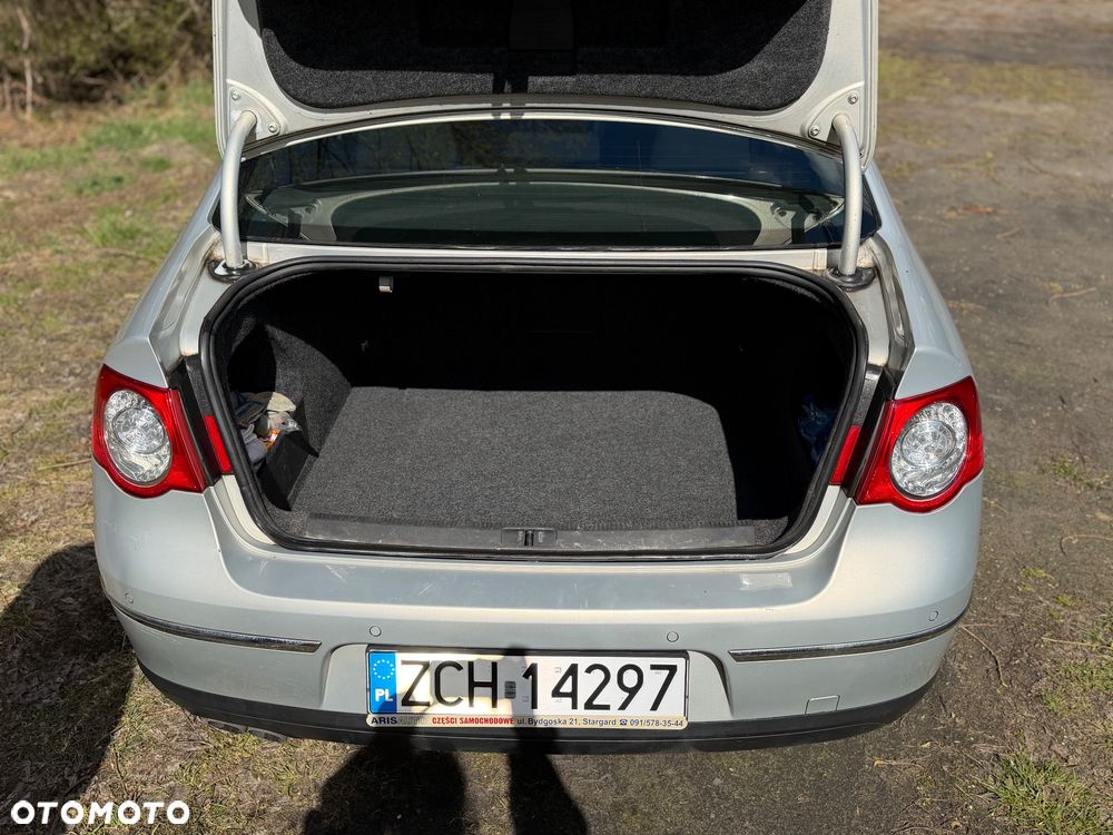 Volkswagen Passat 2.0 TDI Comfortline - 18