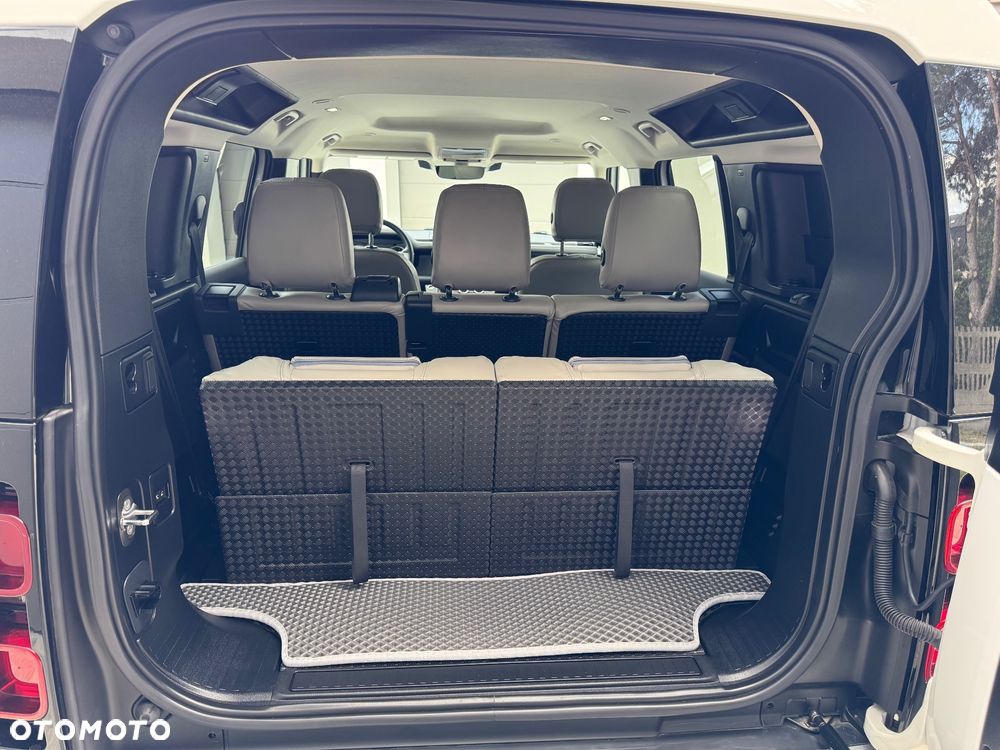 Land Rover Defender 2.0 P300 - 33