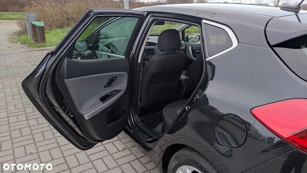 Kia Ceed 1.6 CRDi 136 ISG Vision - 17