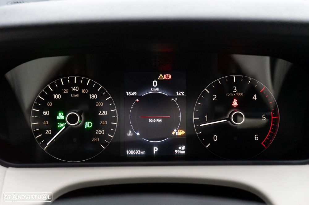 Land Rover Range Rover Velar 2.0d R-Dynamic HSE - 35