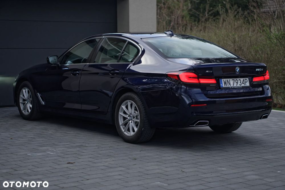 BMW Seria 5 520d xDrive - 11