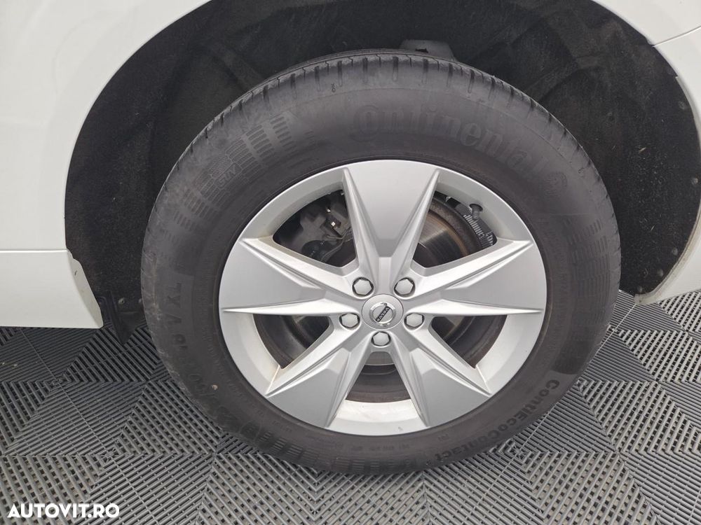 Volvo XC 60 B4 MHEV AT8 AWD Momentum Pro - 13
