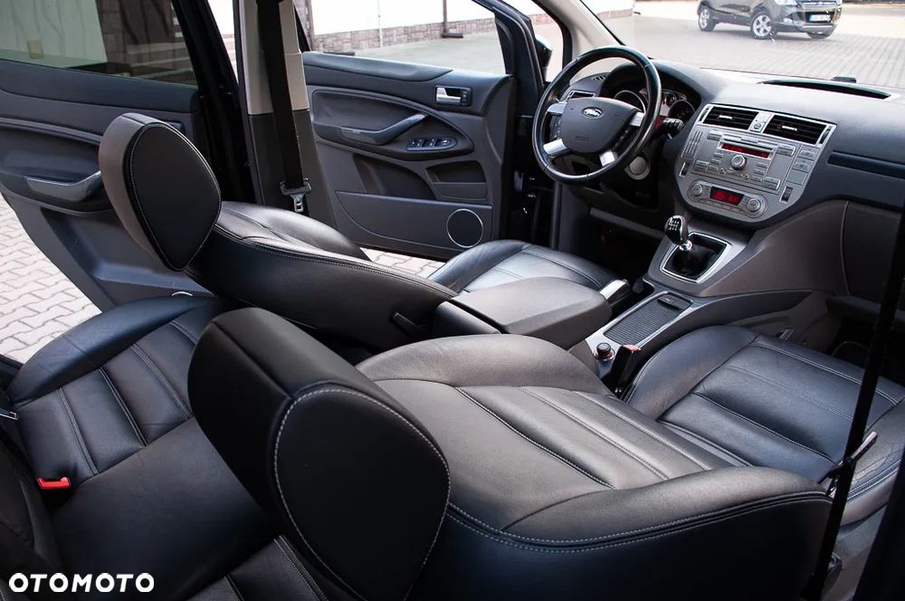 Ford Kuga 2.0 TDCi 4x4 Titanium - 25