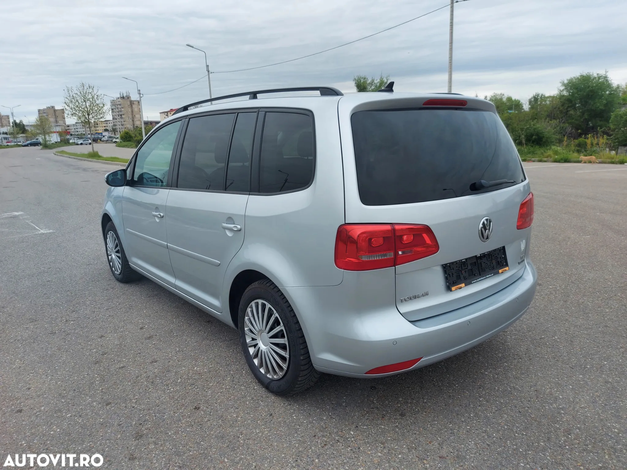 Volkswagen Touran - 10