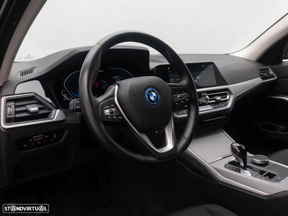 BMW 330 e Auto - 10
