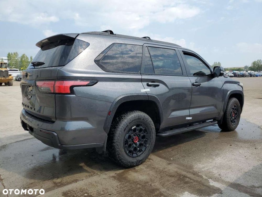Toyota Sequoia - 10