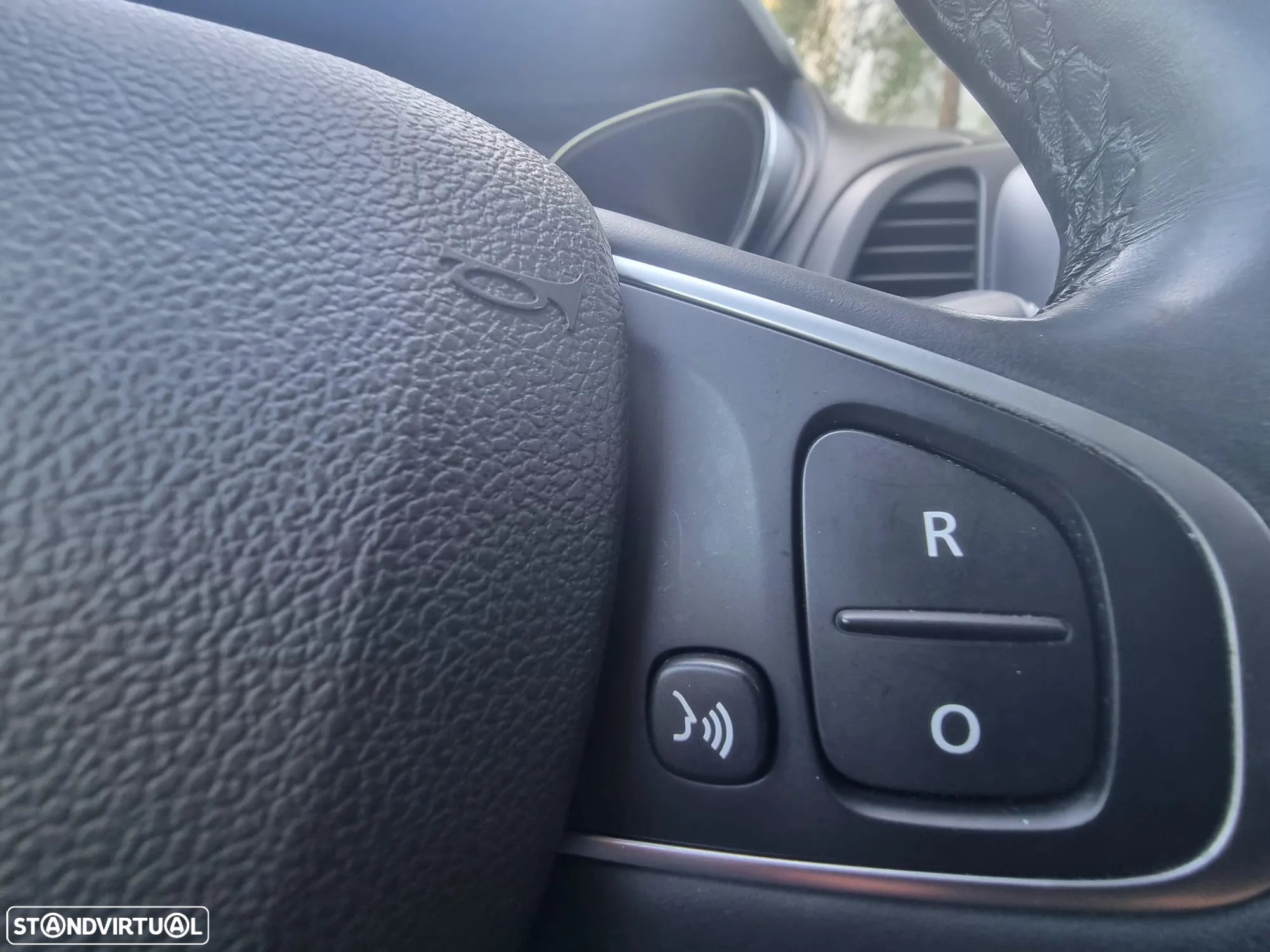 Renault Captur 1.5 dCi Initiale Paris EDC - 36